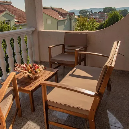 Niko Apartment *